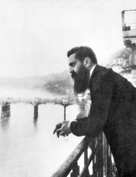 Что было на территории израиля до 1948 года. 280px Herzl balcony. Что было на территории израиля до 1948 года фото. Что было на территории израиля до 1948 года-280px Herzl balcony. картинка Что было на территории израиля до 1948 года. картинка 280px Herzl balcony.