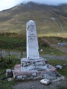 Крест для обозначения точки перевала. Установлен в 1824 году.