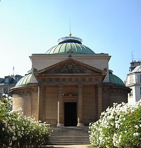 La chapelle expiatoire - façade.jpg