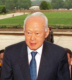 Ли Куа́н Ю.
