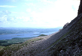 Вид на озеро, с островами Инишмин и Иништемпл, с Гленнанса