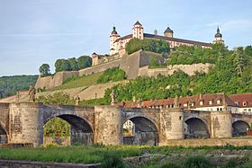 Старый мост через Майн и крепость Мариенберг