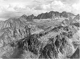 Гора Норт-Палисейд  с Винди-Пойнт. Фото Э.Адамса (1936 г.).