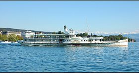 Колёсный пароход Stadt Zürich на озере