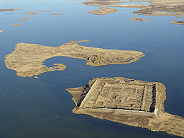 руины крепости Пор-Бажын на озере Тере-Холь