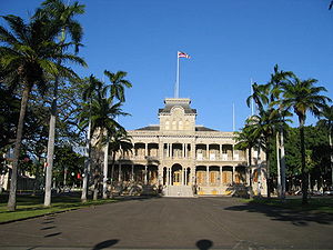 в каком городе дворец иолани 8 букв сканворд вторая буква о. 300px Iolani Palace %281320%29. в каком городе дворец иолани 8 букв сканворд вторая буква о фото. в каком городе дворец иолани 8 букв сканворд вторая буква о-300px Iolani Palace %281320%29. картинка в каком городе дворец иолани 8 букв сканворд вторая буква о. картинка 300px Iolani Palace %281320%29. Иолани ('Iolani, дословно "Ястреб Небесный") был когда-то королевским дворцом правителей Калакауа и Лилиуокалани и расположен в сердце города Гонолулу. Это единственный королевский дворец в США, тем он и уникален. С 1978 году работает как музей для туристов, а прежде в течение 80 лет служил официальным правительственным зданием высшего руководства островов.