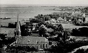 Вид на церковь Святого Иоанна Крестителя с западной части Катрейпа (фотография начала XX века)
