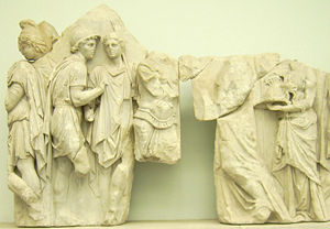 Pergamonmuseum - Antikensammlung - Pergamonaltar 74 detail.JPG
