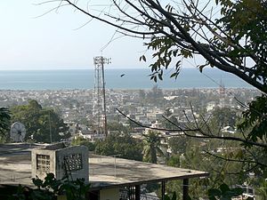 Port au Prince vu depuis l'olofson.jpg