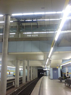 Subway station Max-Weber-Platz in Munich, platform.JPG