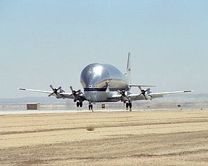 Super Guppy N941 NASA landing.jpg