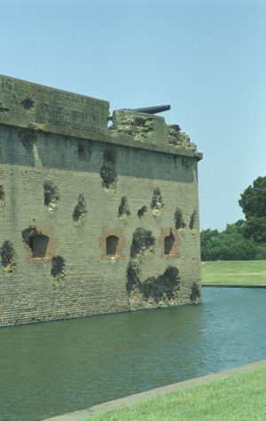 TyFortPulaskiDamagedWall20050420r12f12.jpg