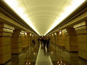7 марта 2009 года. Центральный зал станции «Спасская». Вид со стороны перехода на станцию «Садовая» и ещё не открытого выхода на поверхность.