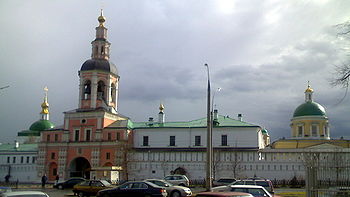 Вид на св. врата (главный вход) и колокольню Данилова монастыря