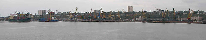 Панорама южной части ильичёвского порта