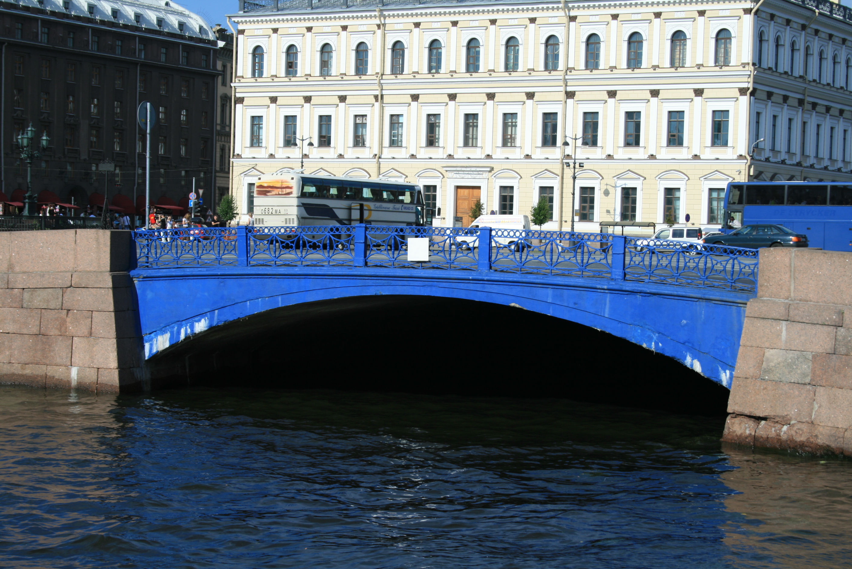 Синий мост на реке мойке