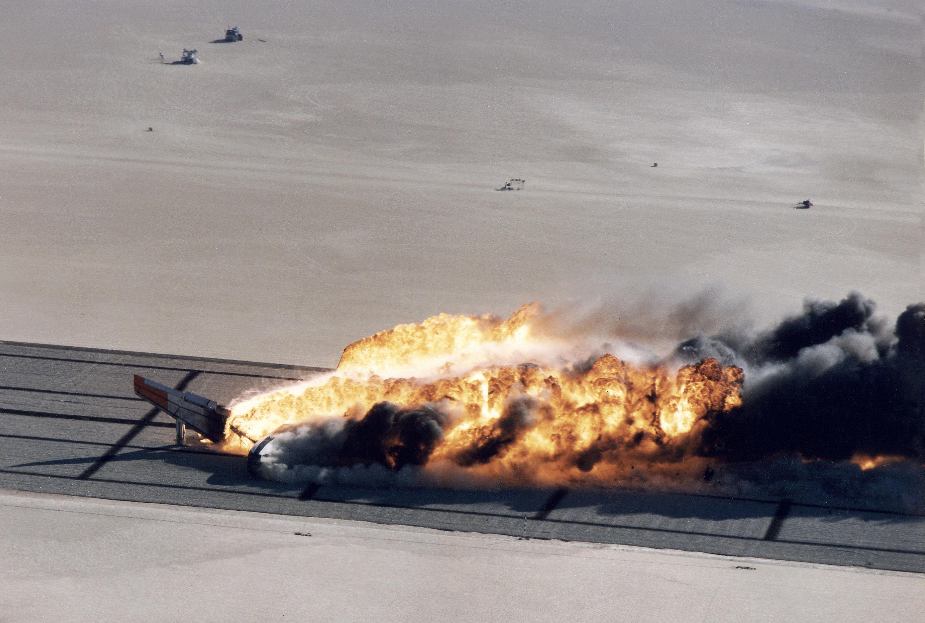 Как взрывается беспилотник. Шахид 136 БПЛА. Иранский БПЛА Шахид. Падающий горящий самолет.