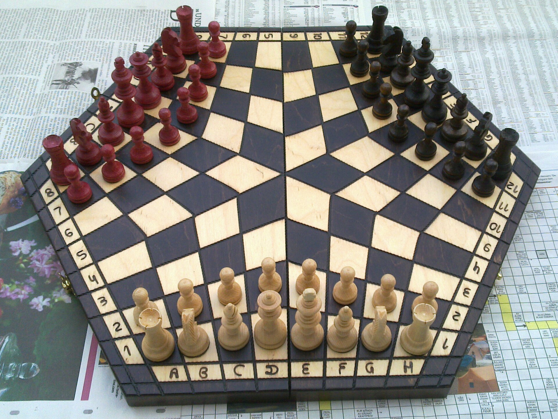 http://dic.academic.ru/pictures/wiki/files/67/Chess_for_Three_-_Hexagonal_Board.jpg
