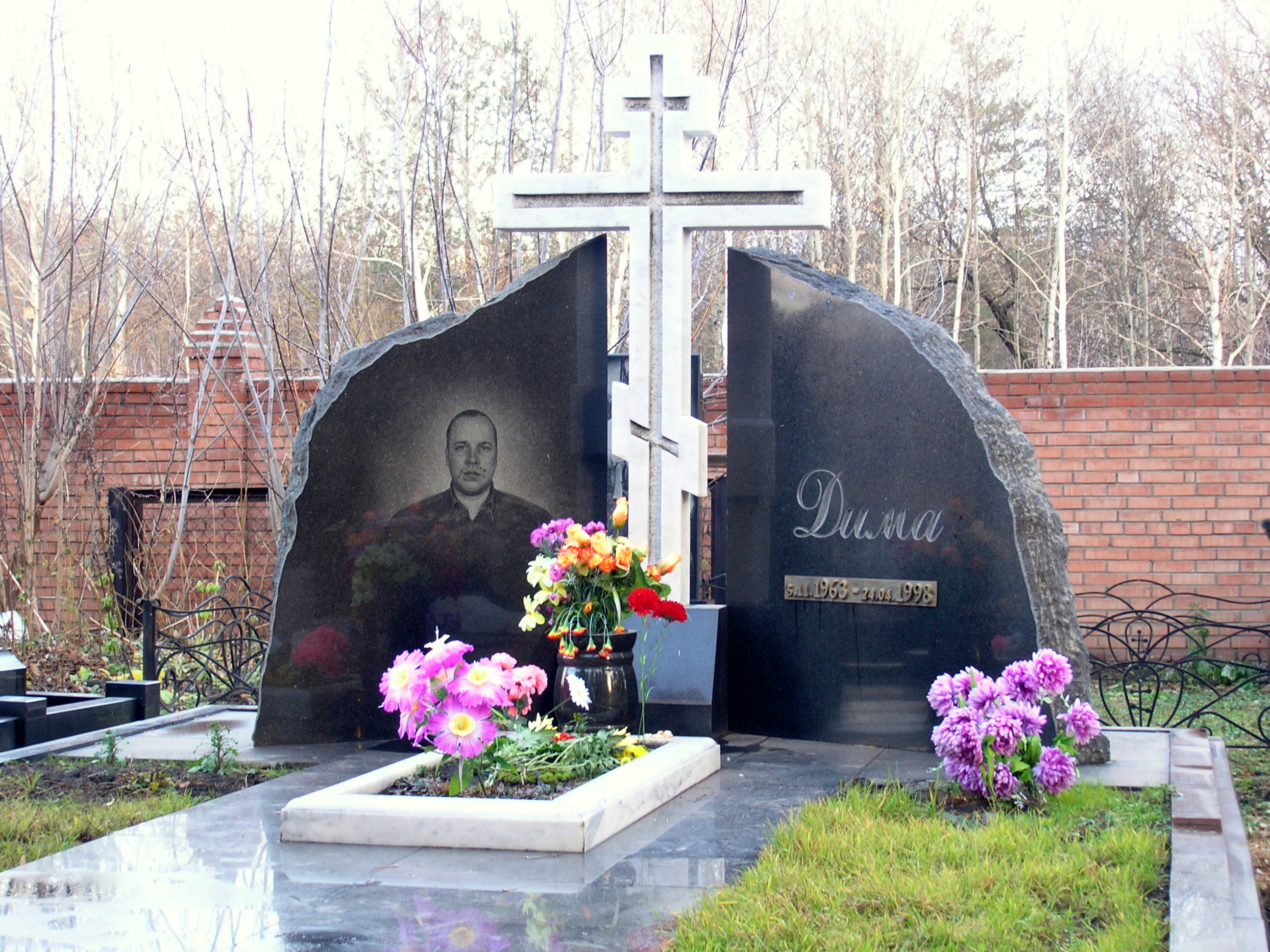 Филиппов авторитет. Ваганьковское кладбище могилы бандитов. Могила Дмитрия Рузляева.