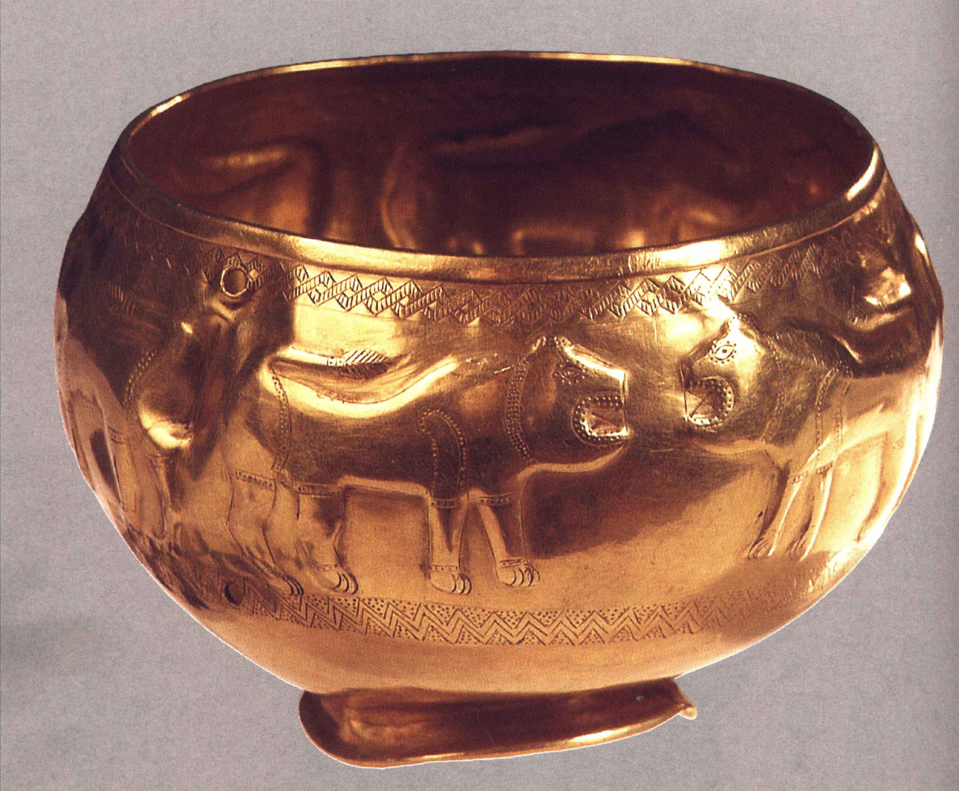 Золотая чаша 1. Золотая чаша Баскова. Золото в чаше. Золото древних Армении. Золотой Кубок.