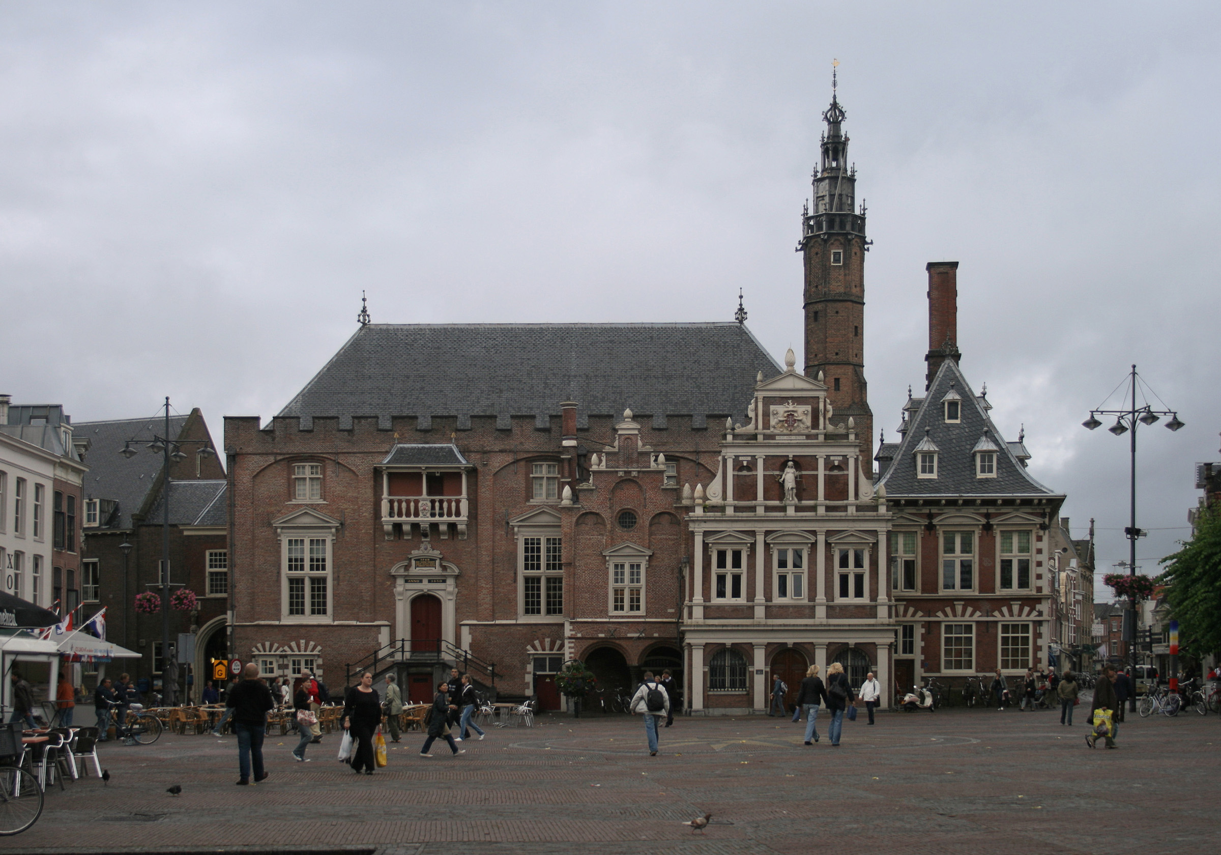 http://dic.academic.ru/pictures/wiki/files/72/Haarlem_CityHall.JPG