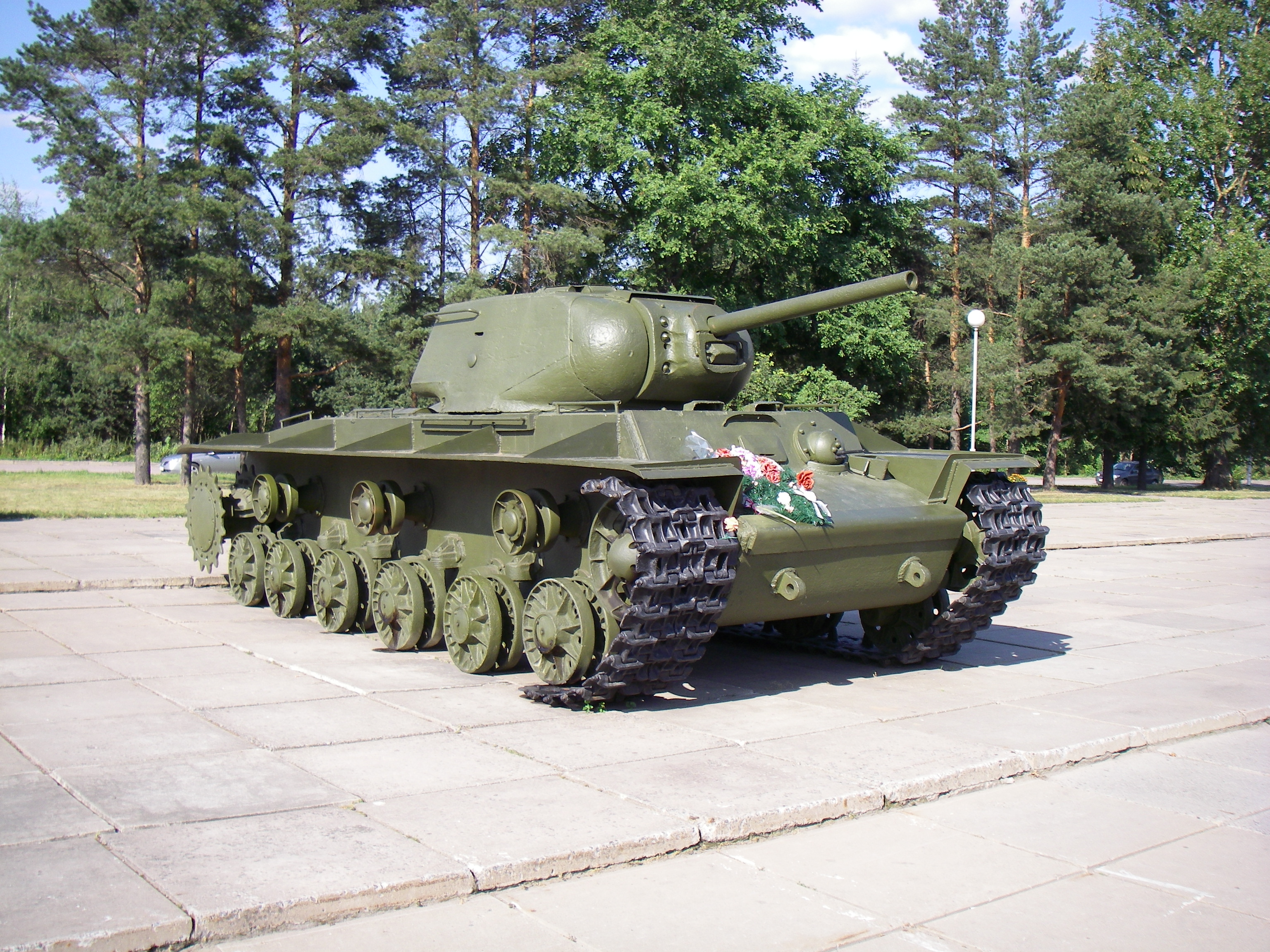 Танк ис кв. Советский танк кв-1. Танки СССР кв 1. Тяжелый танк кв-1с. ИС-2 тяжёлый танк.