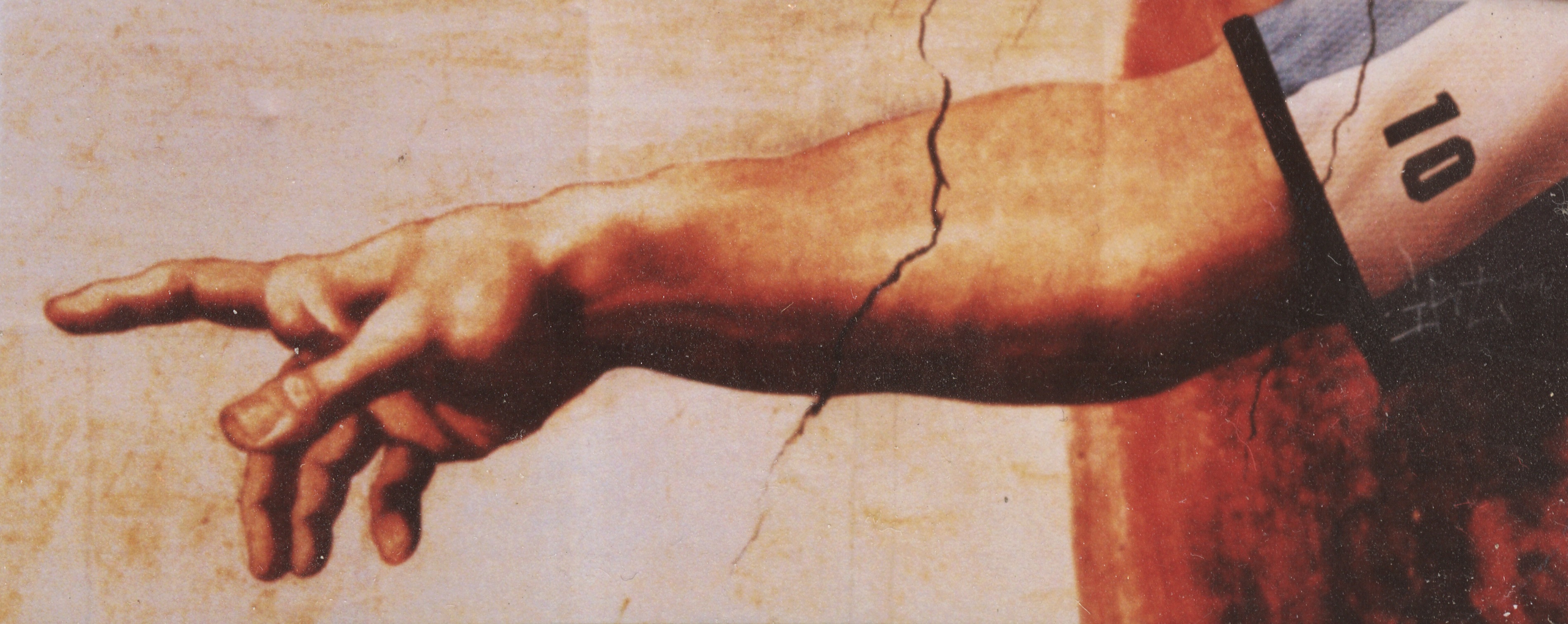 Это была рука бога. Рука Бога Микеланджело Марадона. Рука Бога Марадона картина. Прикосновение Бога. Картина прикосновение Бога.