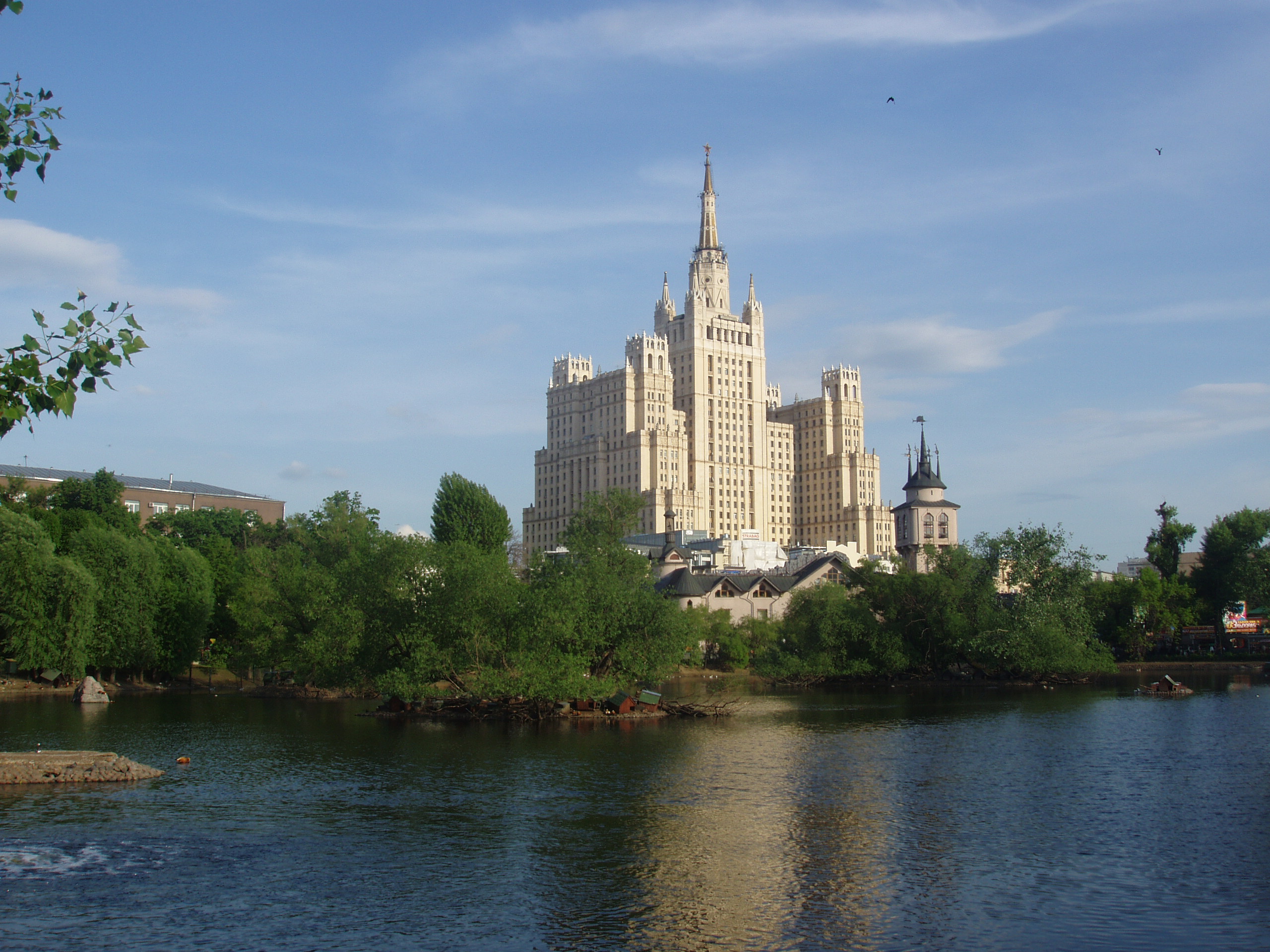 дом у зоопарка