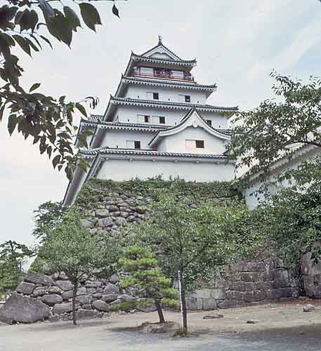 http://dic.academic.ru/pictures/wiki/files/87/WakamatsuCastle.jpg